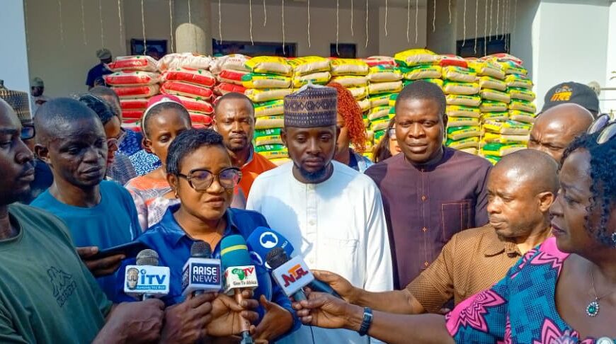 NUJ FCT Spreads Christmas Cheer as Ike Distributes Bags of Rice